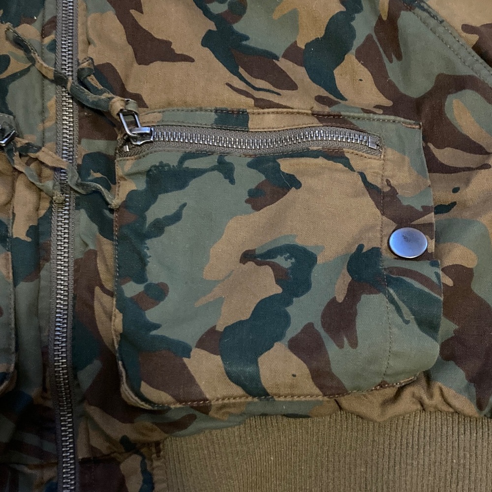 Urban Outfitters Camouflage Jacket - Picture 4 of 12